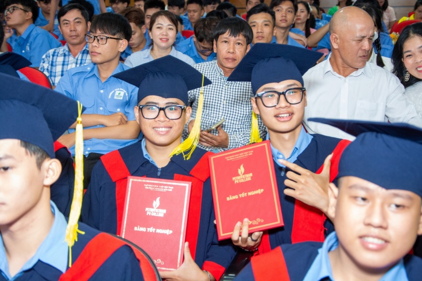 Trường Cao đẳng Dầu khí long trọng Khai giảng năm học mới 2025-2026 và Trao bằng tốt nghiệp năm 2025 PV College tổ chức Lễ khai giảng năm học mới 2025-2026 và trao bằng tốt nghiệp năm 2025