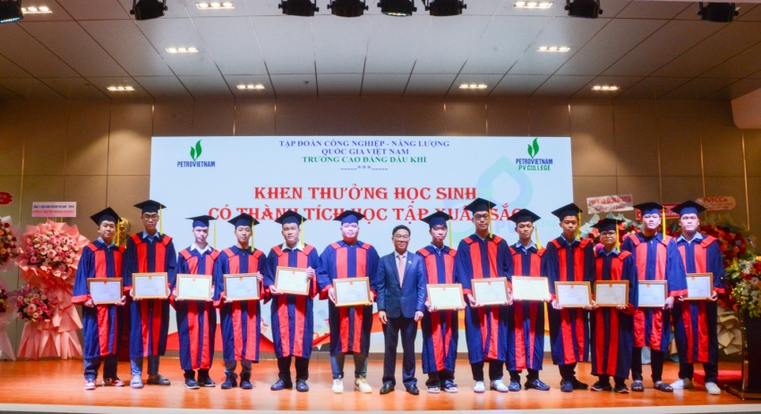 Trường Cao đẳng Dầu khí long trọng Khai giảng năm học mới 2025-2026 và Trao bằng tốt nghiệp năm 2025 PV College tổ chức Lễ khai giảng năm học mới 2025-2026 và trao bằng tốt nghiệp năm 2025