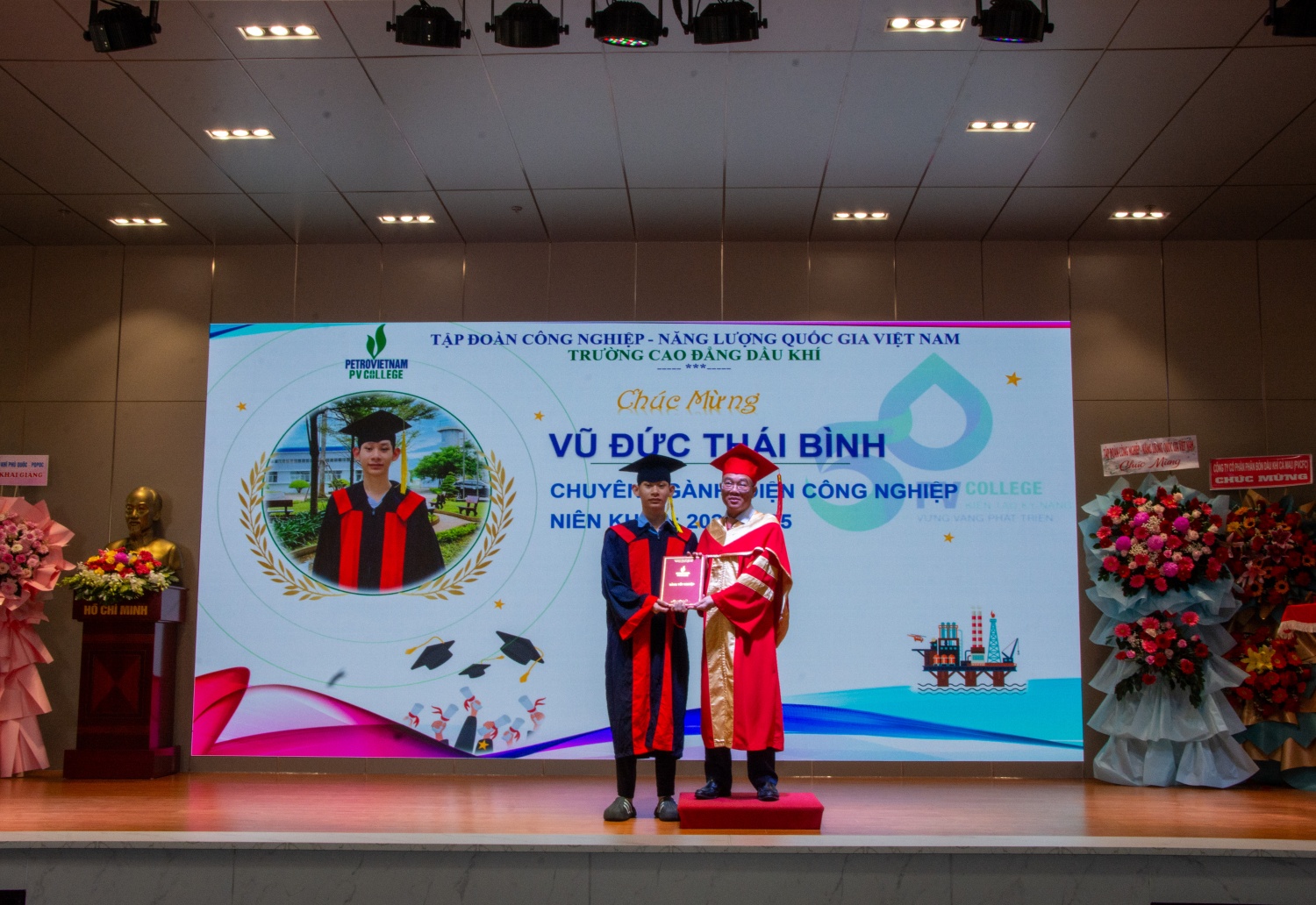 PV College tổ chức Lễ khai giảng năm học mới 2025-2026 và trao bằng tốt nghiệp năm 2025