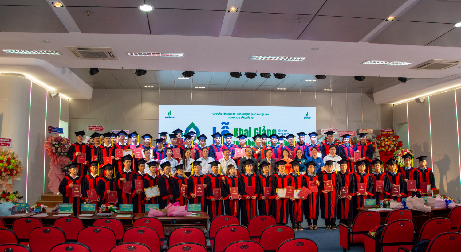 PV College tổ chức Lễ khai giảng năm học mới 2025-2026 và trao bằng tốt nghiệp năm 2025 PV College tổ chức Lễ khai giảng năm học mới 2025-2026 và trao bằng tốt nghiệp năm 2025