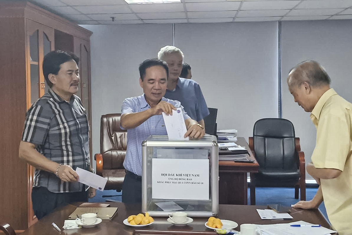 Hội Dầu khí Việt Nam ủng hộ đồng bào các địa phương chịu thiệt hại nặng nề do bão số 10. Phát huy truyền thống “nghĩa tình”, Petrovietnam chung tay hướng về đồng bào chịu ảnh hưởng bởi thiên tai