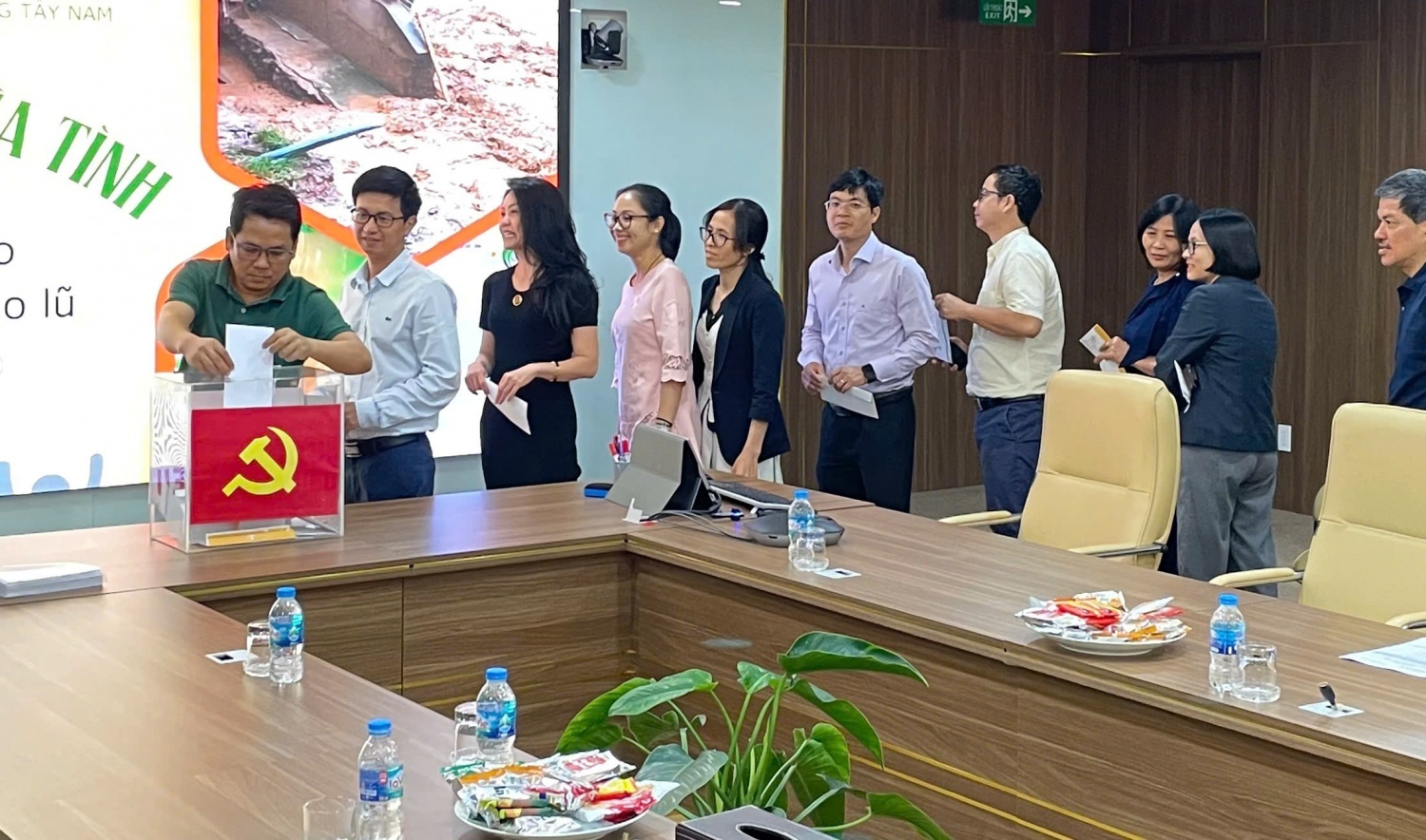 SWPOC tổ chức quyên góp ủng hộ đồng bào các tỉnh miền Bắc chịu ảnh hưởng nặng nề do bão lũ Phát huy truyền thống “nghĩa tình”, Petrovietnam chung tay hướng về đồng bào chịu ảnh hưởng bởi thiên tai