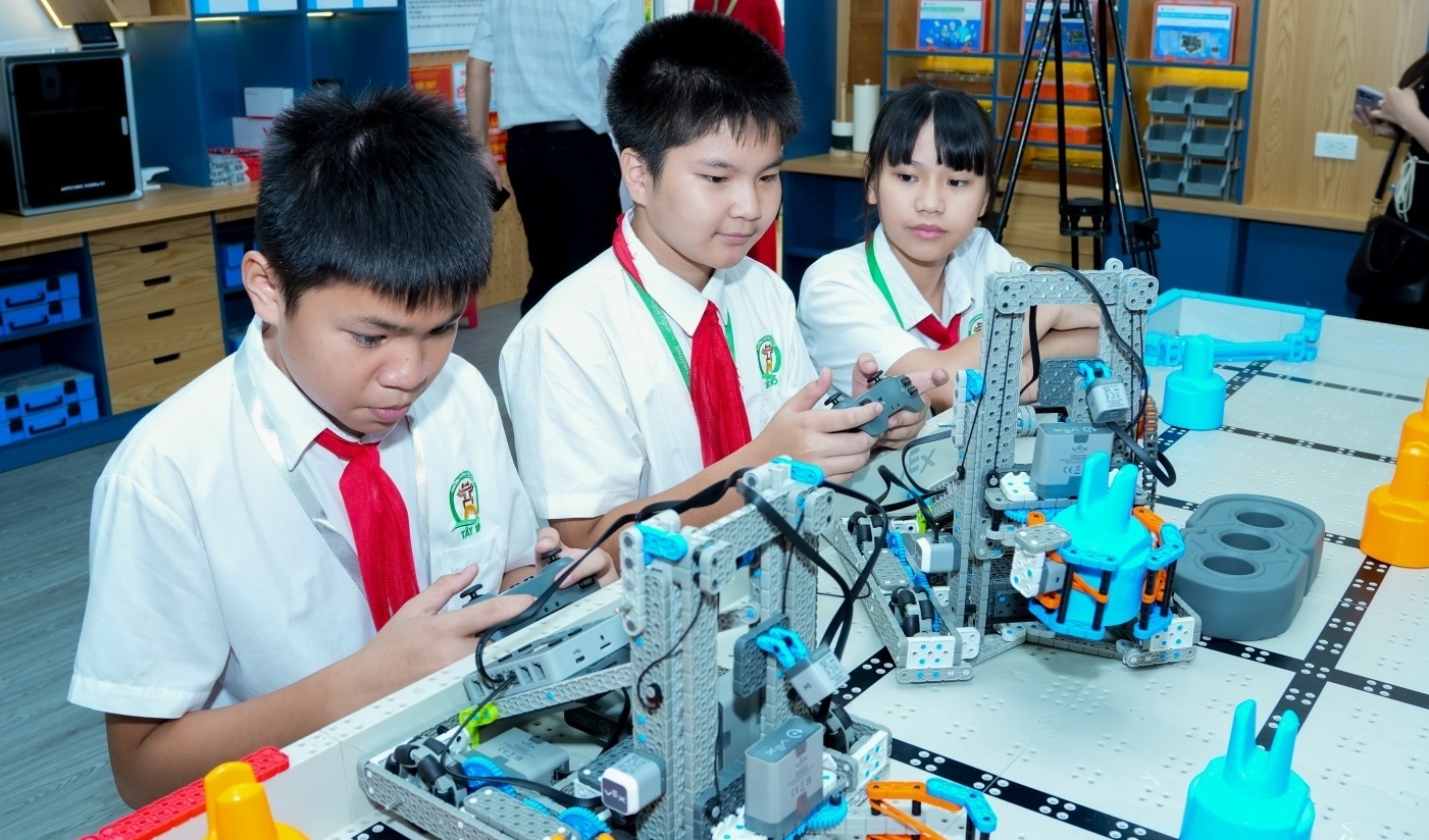 Petrovietnam đẩy nhanh tiến độ triển khai các phòng giáo dục thực hành STEM