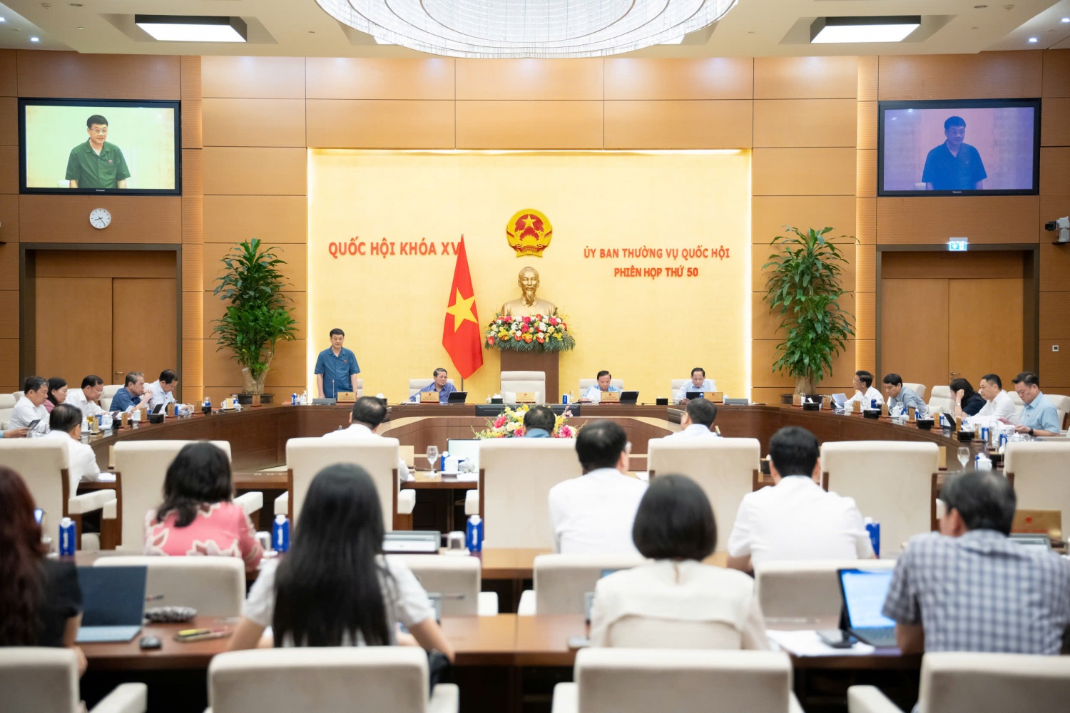 UBTVQH xem xét các nội dung chuẩn bị cho Kỳ họp thứ 10 và công tác lập pháp