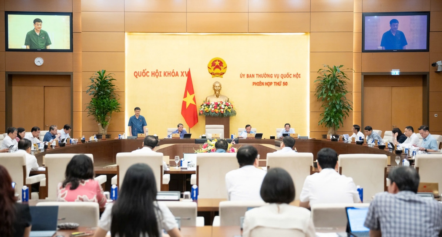 UBTVQH xem xét các nội dung chuẩn bị cho Kỳ họp thứ 10 và công tác lập pháp