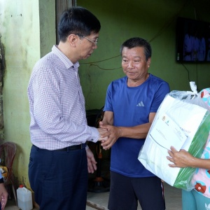 [Chùm ảnh] Petrovietnam thăm hỏi, hỗ trợ các tỉnh Bắc Ninh và Lạng Sơn khắc phục hậu quả bão số 11