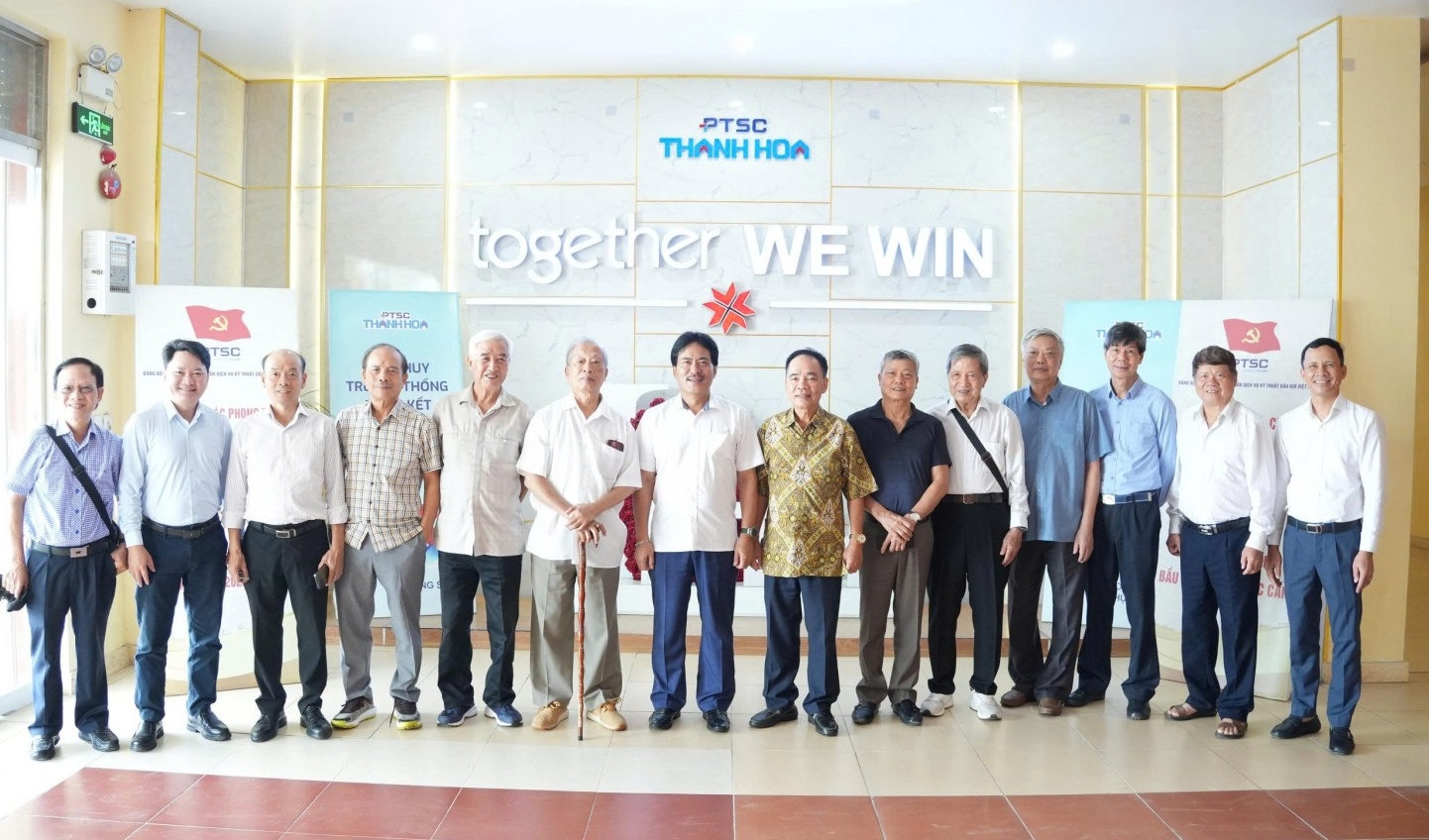 Chi bộ Cơ quan Hội Dầu khí Việt Nam tổ chức hành trình về nguồn tại Thanh Hóa