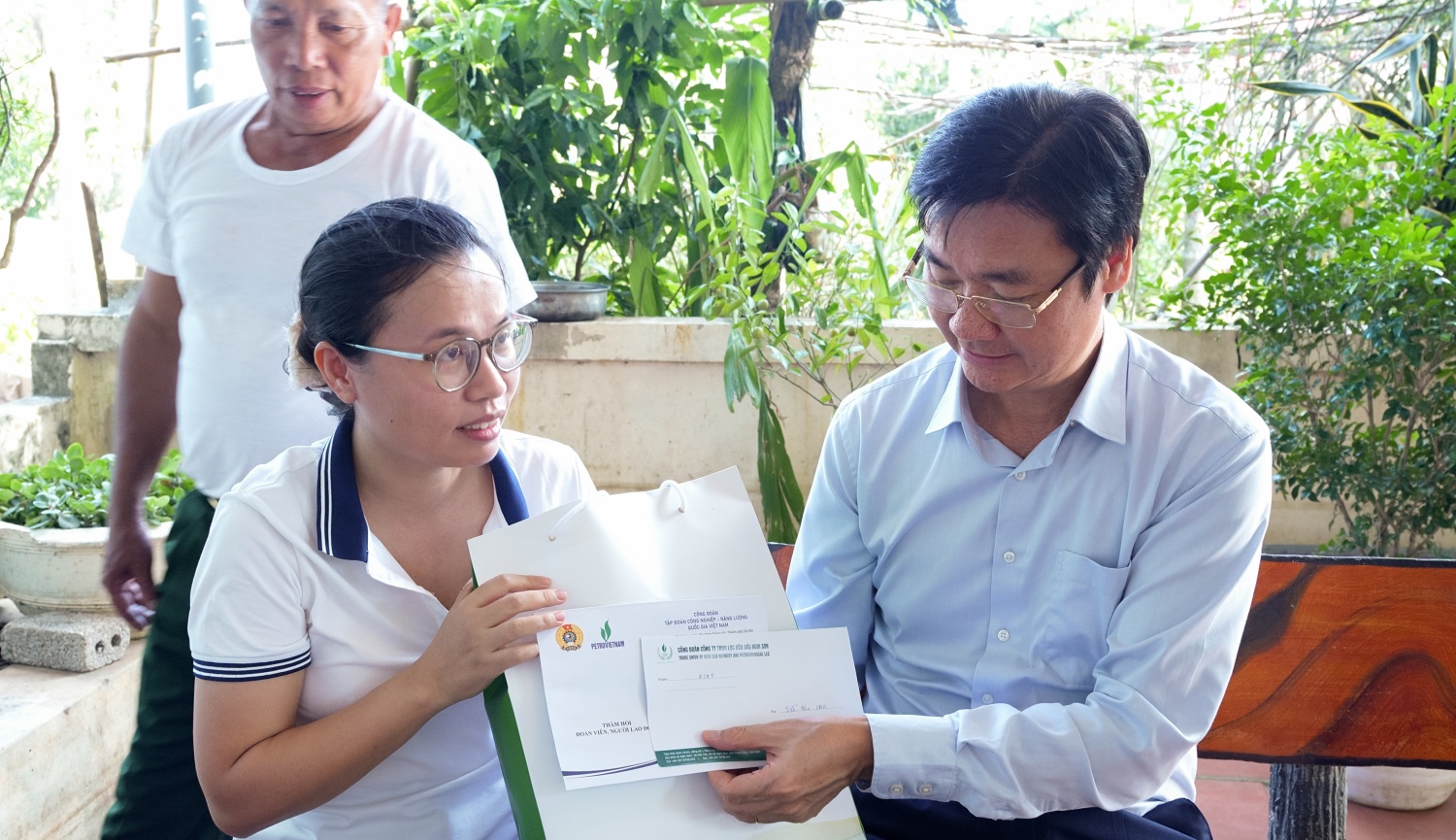 Công đoàn Petrovietnam/NSRP hỗ trợ người lao động và đồng bào tỉnh Thanh Hóa vượt qua khó khăn sau bão