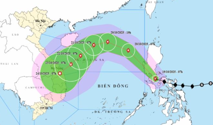 Dự báo đường đi của bão Fengshen sáng 19/10. Ảnh: NCHMF
