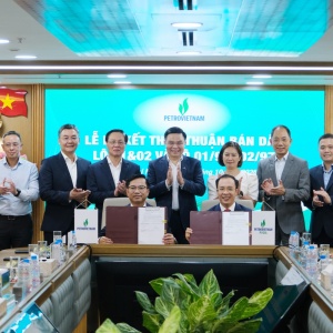 PVOIL ký kết Thỏa thuận bán dầu Lô 01&02 và Lô 01/97&02/97 PVOIL ký kết Thỏa thuận bán dầu Lô 01&02 và Lô 01/97&02/97