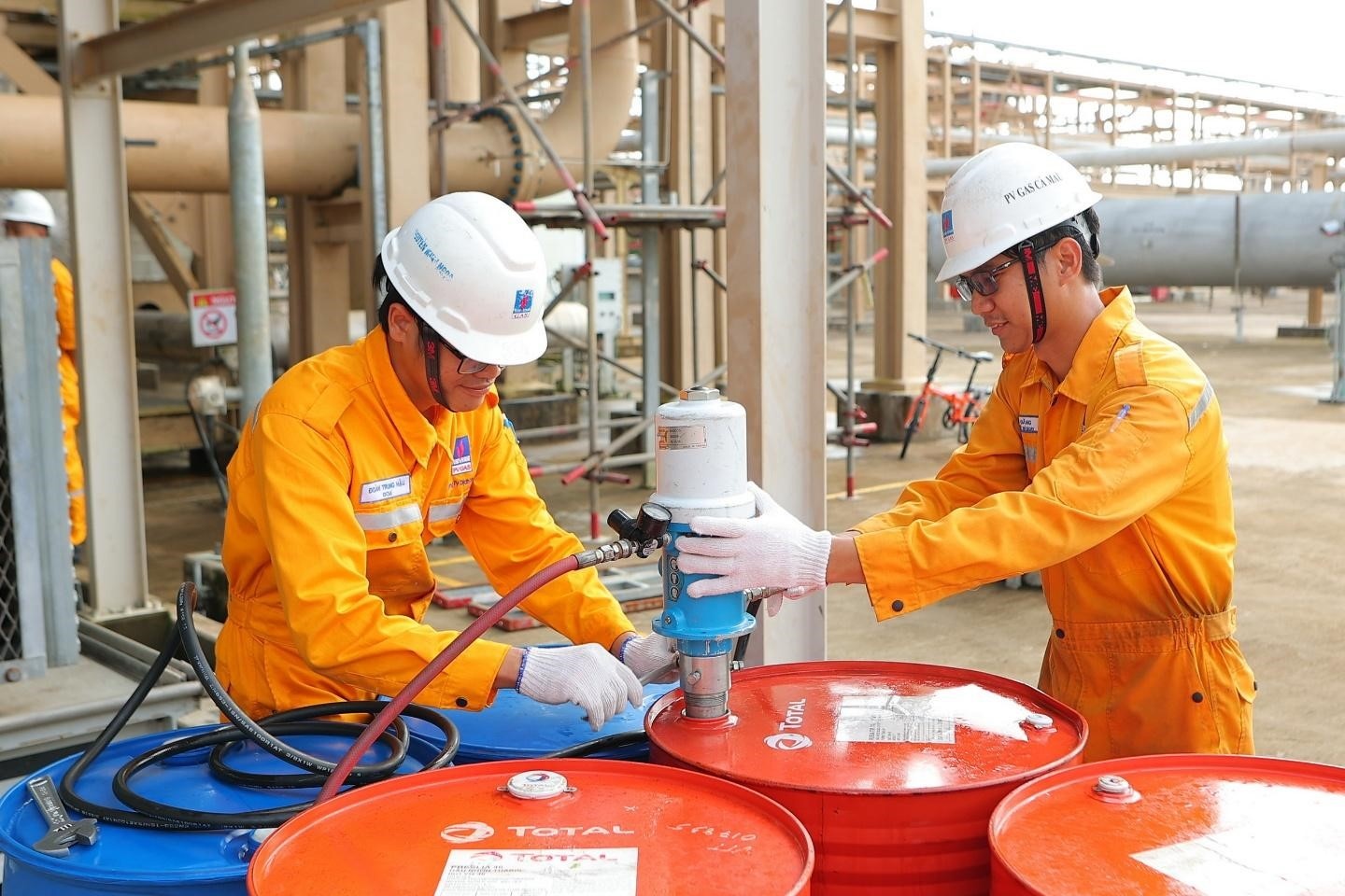 Phong trào lao động sáng tạo tại PV GAS CA MAU luôn quan tâm đến việc tiết kiệm năng lượng và giảm phát thải Phong trào lao động sáng tạo tại PV GAS CA MAU luôn quan tâm đến việc tiết kiệm năng lượng và giảm phát thải