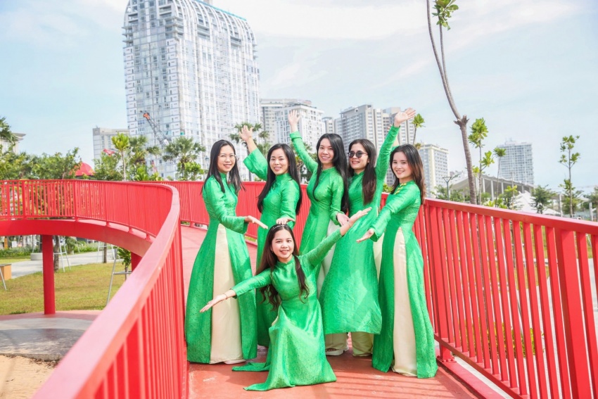 PVU rộn ràng “Tuần lễ áo dài” chào mừng 20/10 PVU rộn ràng “Tuần lễ áo dài” chào mừng Ngày Phụ nữ Việt Nam 20/10