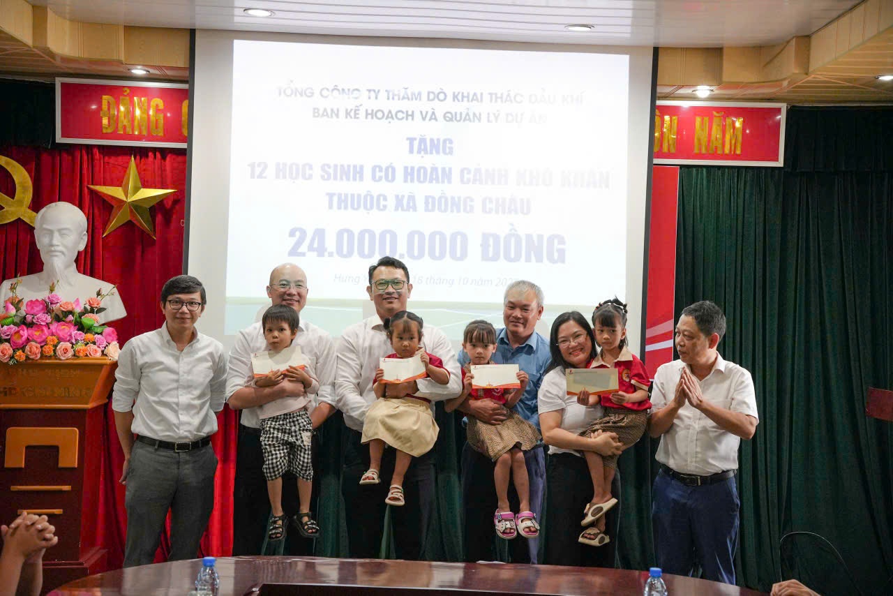 Chi bộ Kế hoạch và Quản lý Dự án PVEP tổ chức sinh hoạt chuyên đề và nhiều hoạt động ý nghĩa tại Hưng Yên
