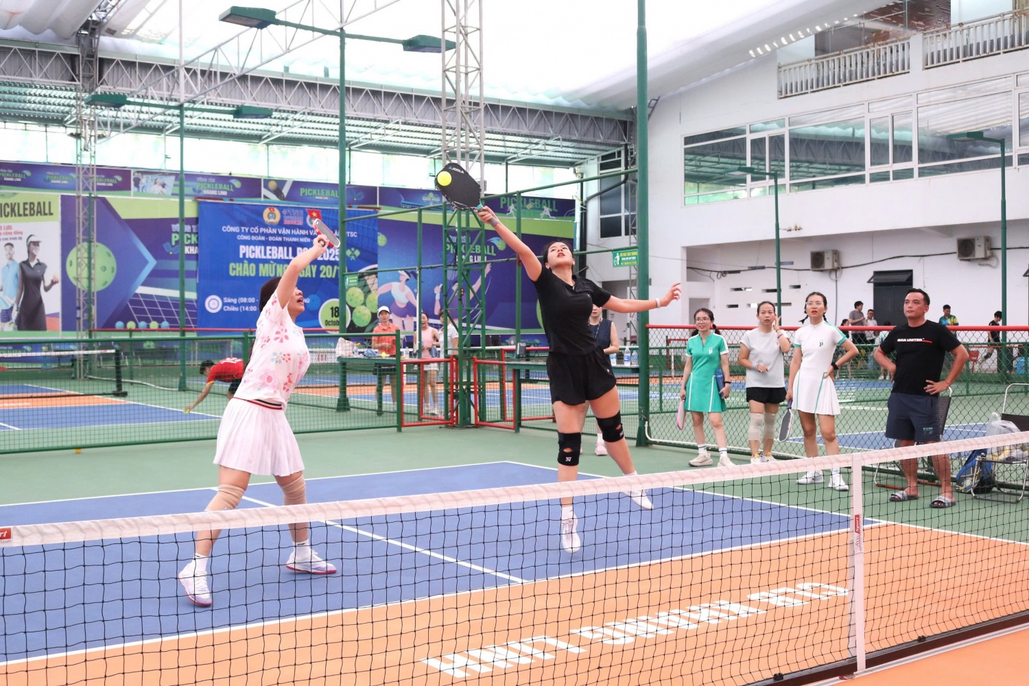 Sôi nổi giải Pickleball POS 2025 – Chào mừng ngày Phụ nữ Việt Nam 20/10 Sôi nổi giải Pickleball POS 2025 - Chào mừng Ngày Phụ nữ Việt Nam 20/10