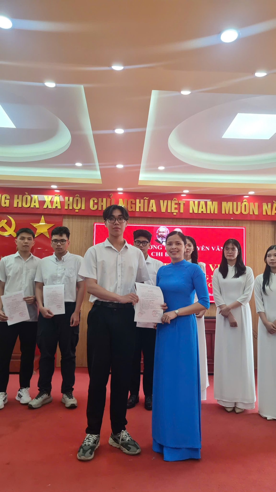 Vườn ươm "hạt giống đỏ", khơi nguồn năng lượng mới từ mái trường THPT Nguyễn Văn Cừ