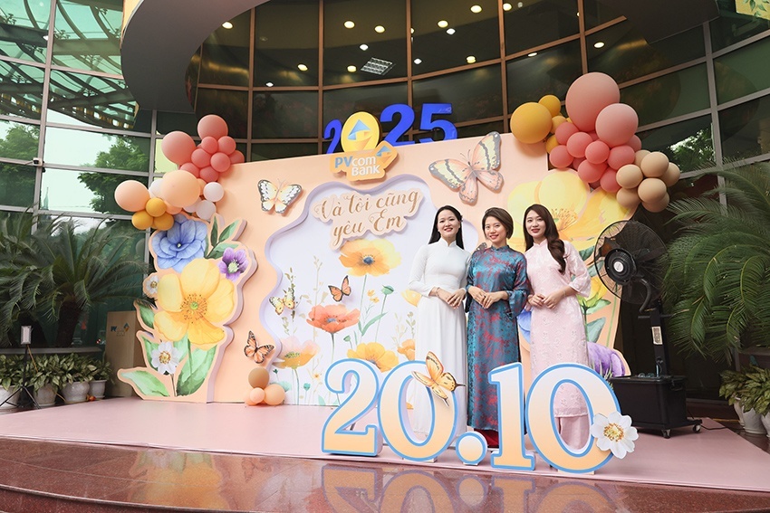 “Và tôi cũng yêu em”: Góc check in lan tỏa yêu thương ngày 20/10 giữa lòng Hà Nội
