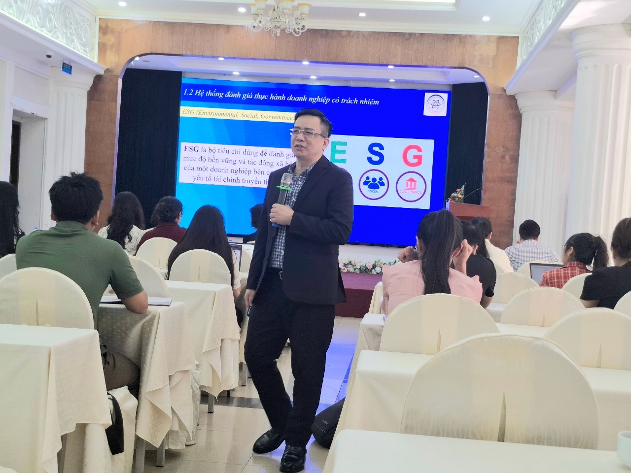 Nâng cao nhận thức về kinh doanh có trách nhiệm trong lĩnh vực khoa học và công nghệ