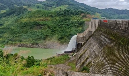 Thủy điện Đắkđrinh chủ động điều tiết nước, đảm bảo an toàn trước bão số 12