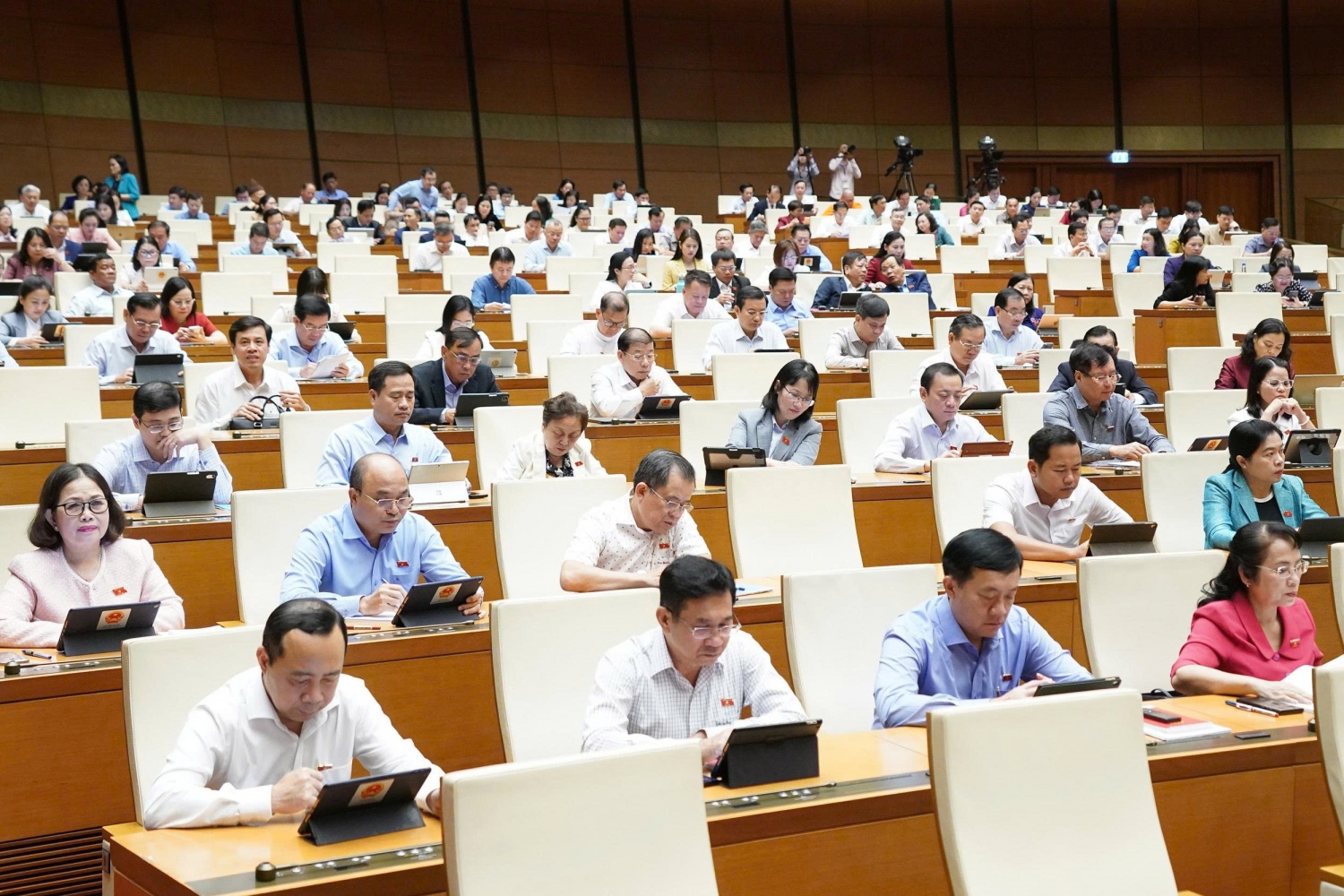 Hoàn thiện hành lang pháp lý, tạo đột phá phát triển nguồn nhân lực