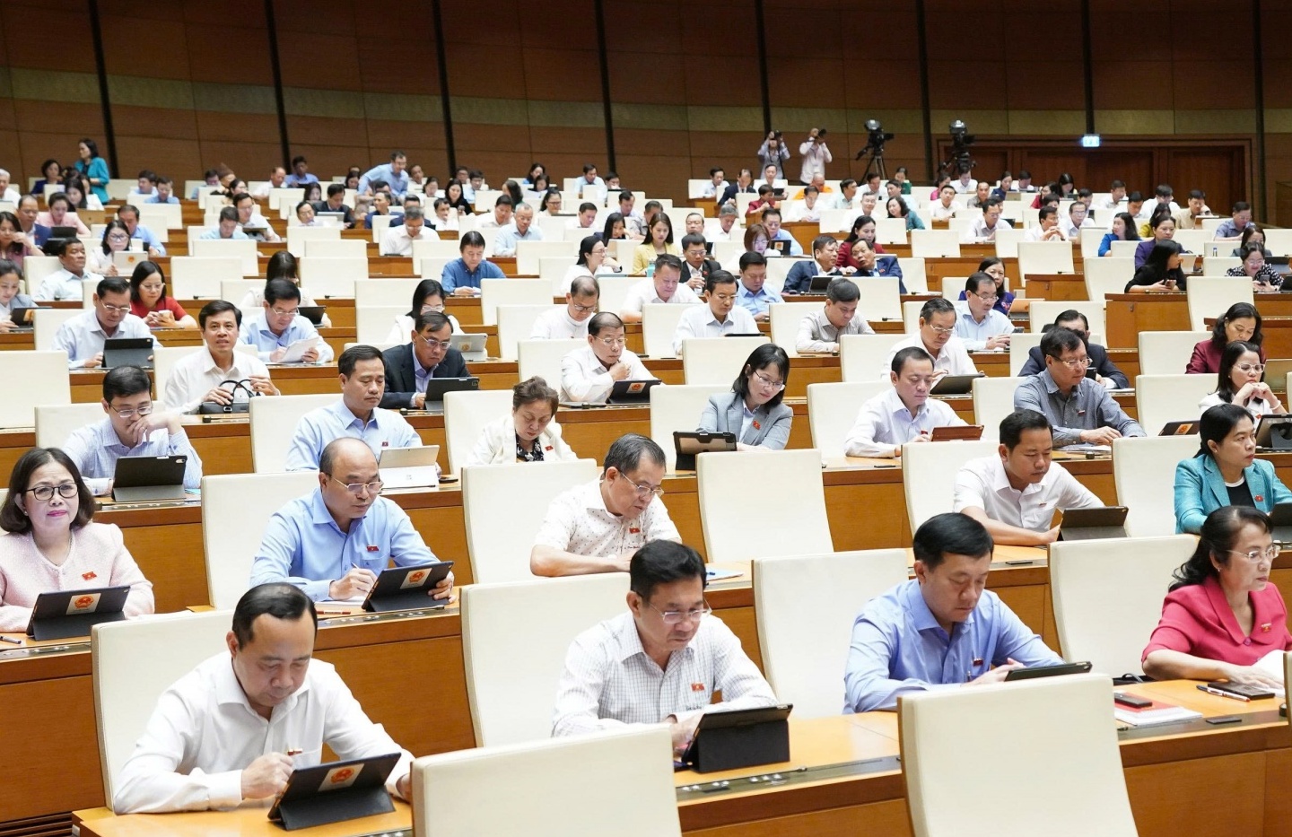 Hoàn thiện hành lang pháp lý, tạo đột phá phát triển nguồn nhân lực