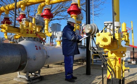 Dầu mỏ Nga vẫn tiếp tục chảy bất chấp áp lực từ Mỹ và EU