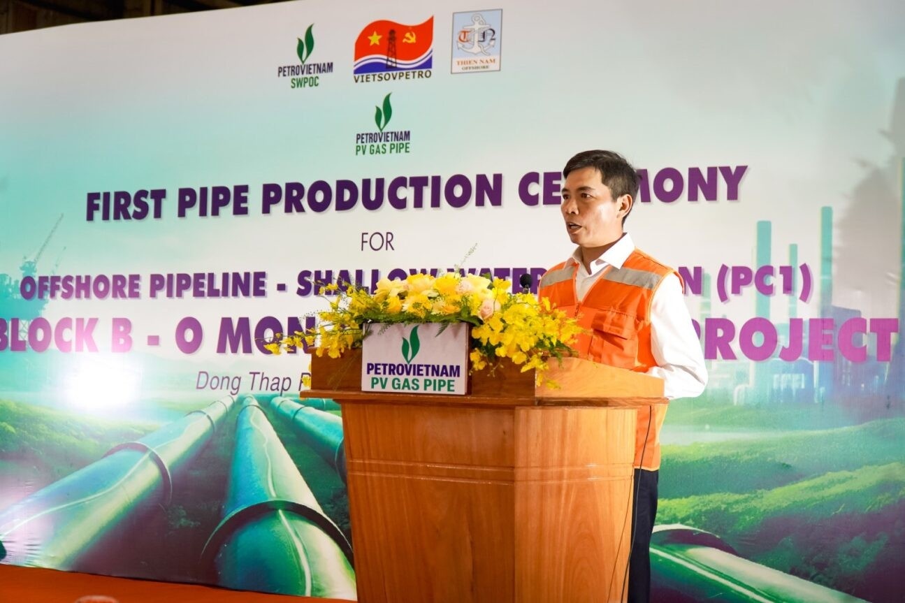 Ông Đặng Đức Phong – Phó Tổng Giám đốc Vietsovpetro thay mặt liên danh tổng thầu phát biểu
