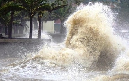 Thủ tướng chỉ đạo khẩn: Bảo đảm an toàn hồ đập, hệ thống điện và sản xuất công nghiệp trước bão số 12