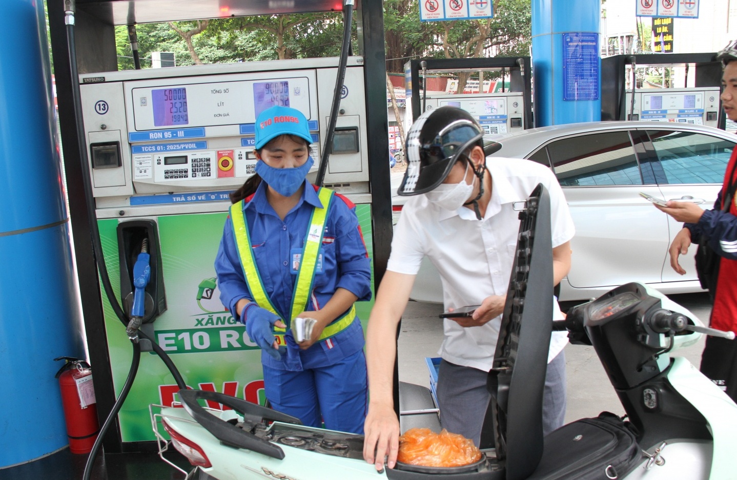 Giá xăng dầu đồng loạt giảm từ 15h ngày 23/10