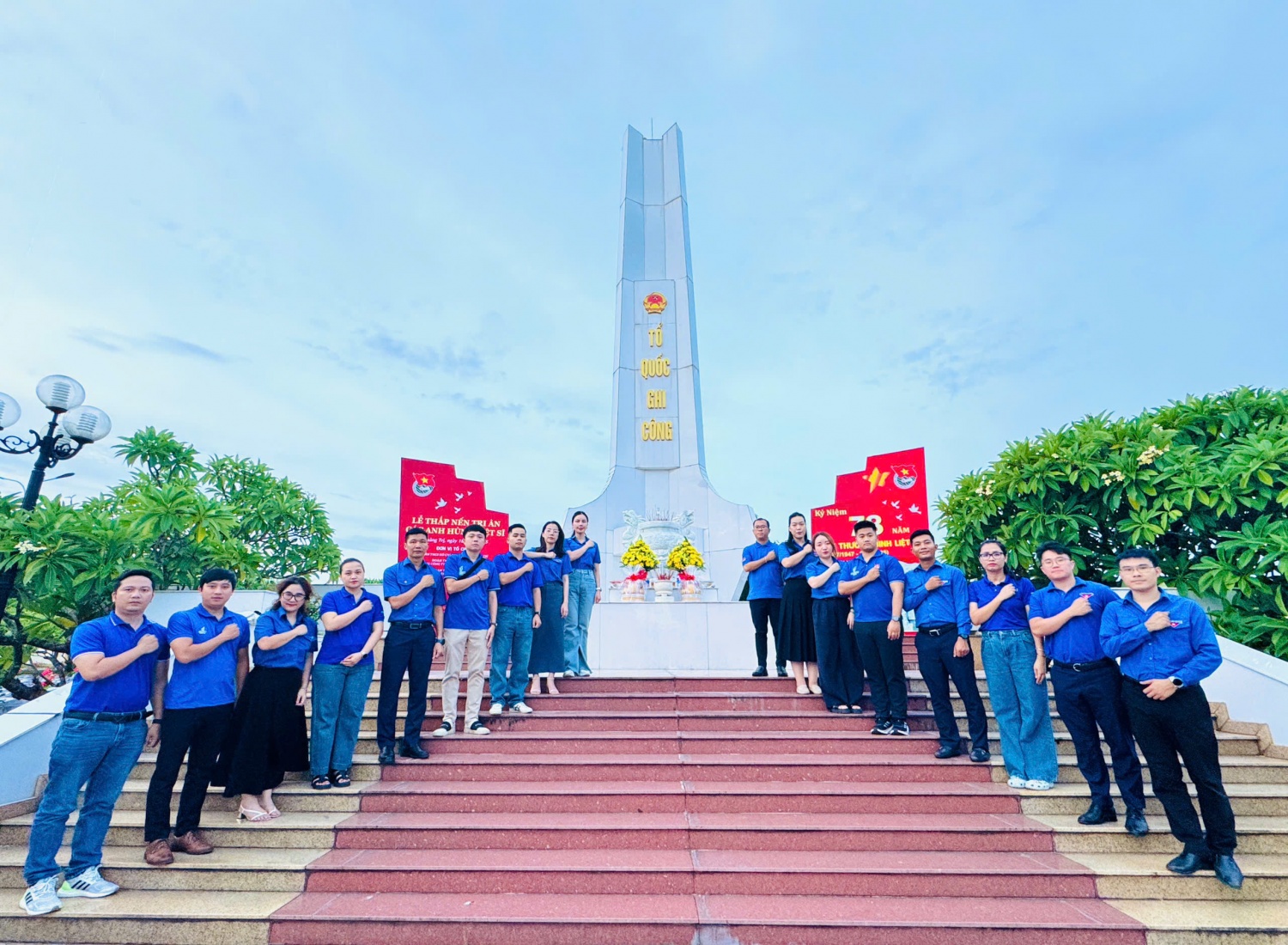 Thanh niên Việt Nam trong kỷ nguyên vươn mình của dân tộc –   Bảo vệ nền tảng tư tưởng của Đảng là trách nhiệm và lý tưởng cao cả Thanh niên Việt Nam trong kỷ nguyên vươn mình của dân tộc –   Bảo vệ nền tảng tư tưởng của Đảng là trách nhiệm và lý tưởng cao cả
