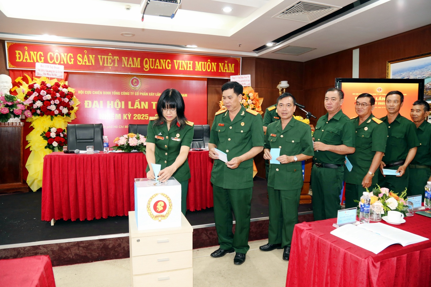 Hội CCB PETROCONs phát huy bản chất “Bộ đội Cụ Hồ”: Đoàn kết, gương mẫu, đổi mới, nghĩa tình Hội CCB PETROCONs phát huy bản chất “Bộ đội Cụ Hồ”: Đoàn kết, gương mẫu, đổi mới, nghĩa tình