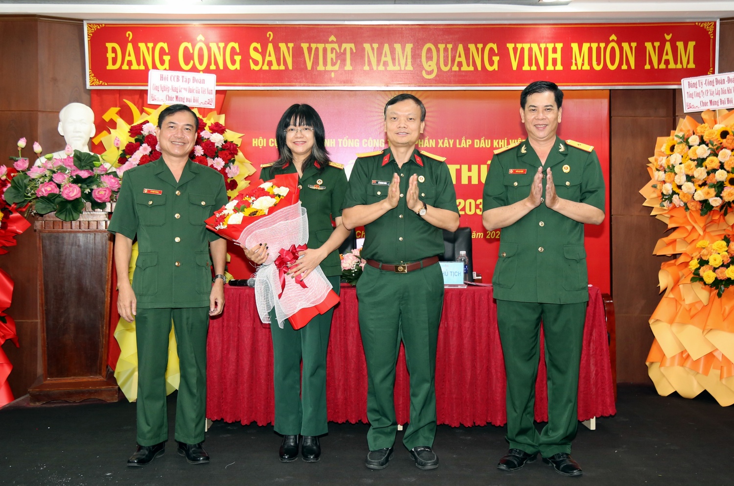 Hội CCB Petrocons phát huy bản chất “Bộ đội Cụ Hồ”: Đoàn kết, gương mẫu, đổi mới, nghĩa tình Hội CCB Petrocons phát huy bản chất “Bộ đội Cụ Hồ”: Đoàn kết, gương mẫu, đổi mới, nghĩa tình