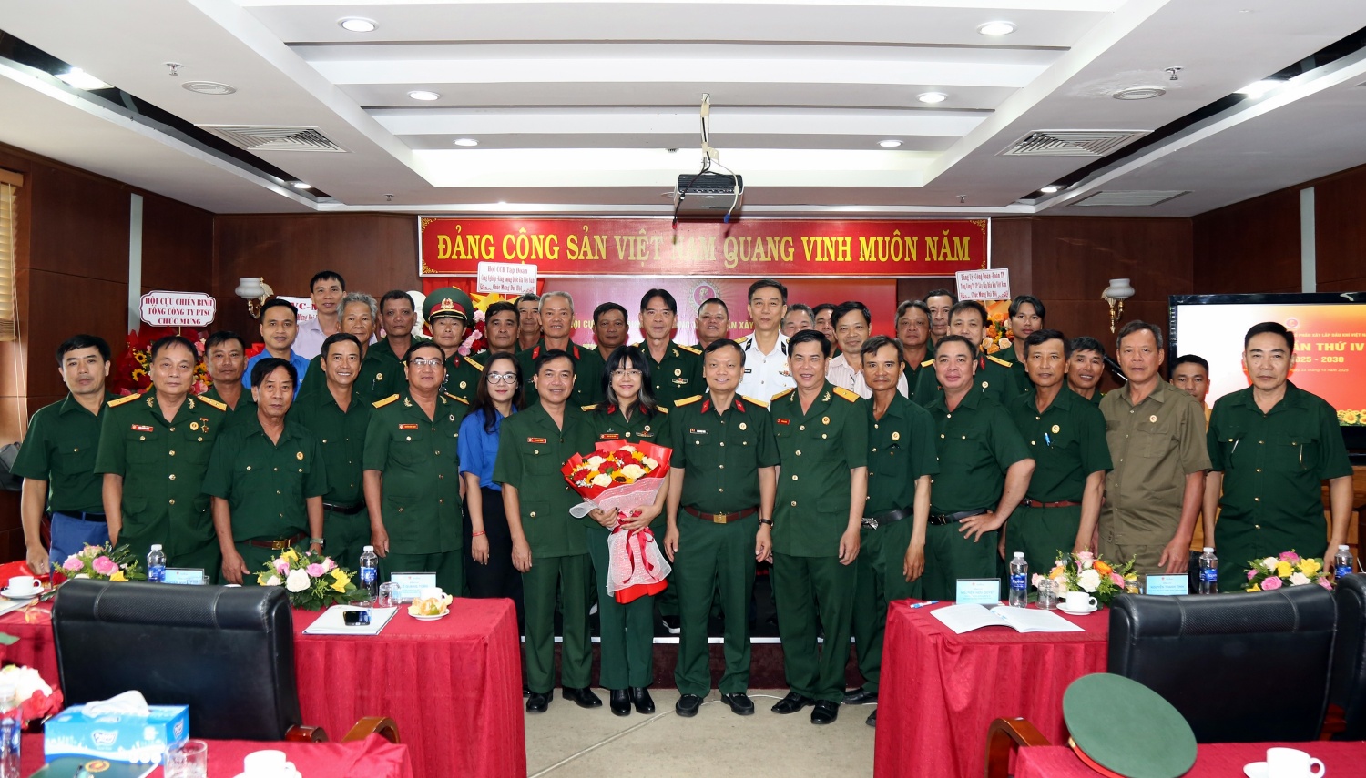 Hội CCB Petrocons phát huy bản chất “Bộ đội Cụ Hồ”: Đoàn kết, gương mẫu, đổi mới, nghĩa tình Hội CCB Petrocons phát huy bản chất “Bộ đội Cụ Hồ”: Đoàn kết, gương mẫu, đổi mới, nghĩa tình