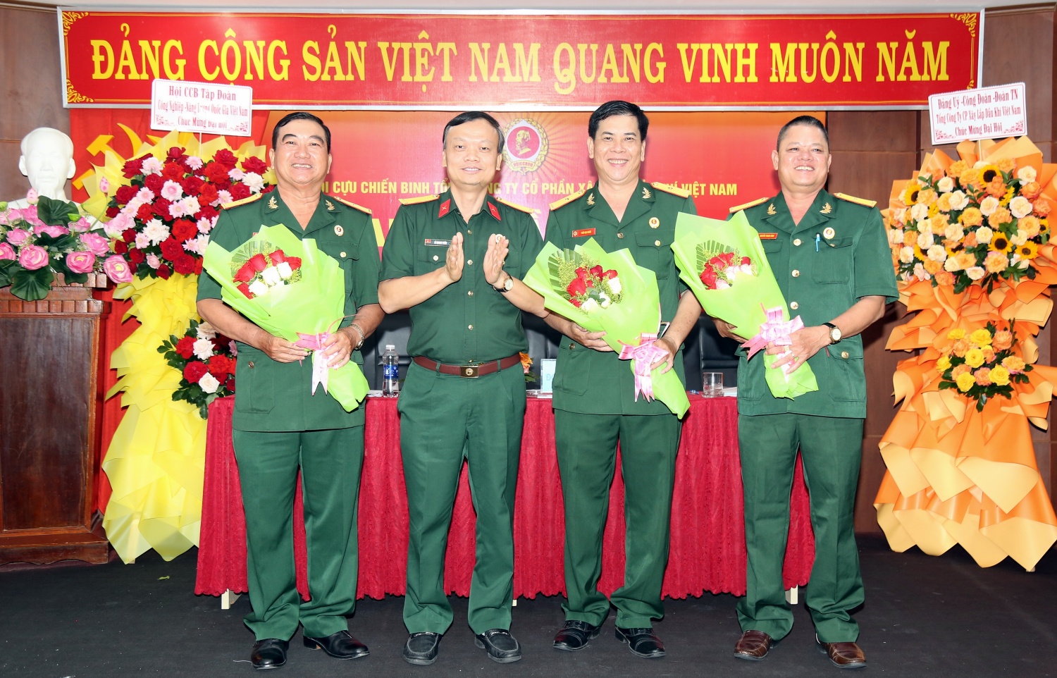 Hội CCB Petrocons phát huy bản chất “Bộ đội Cụ Hồ”: Đoàn kết, gương mẫu, đổi mới, nghĩa tình Hội CCB Petrocons phát huy bản chất “Bộ đội Cụ Hồ”: Đoàn kết, gương mẫu, đổi mới, nghĩa tình
