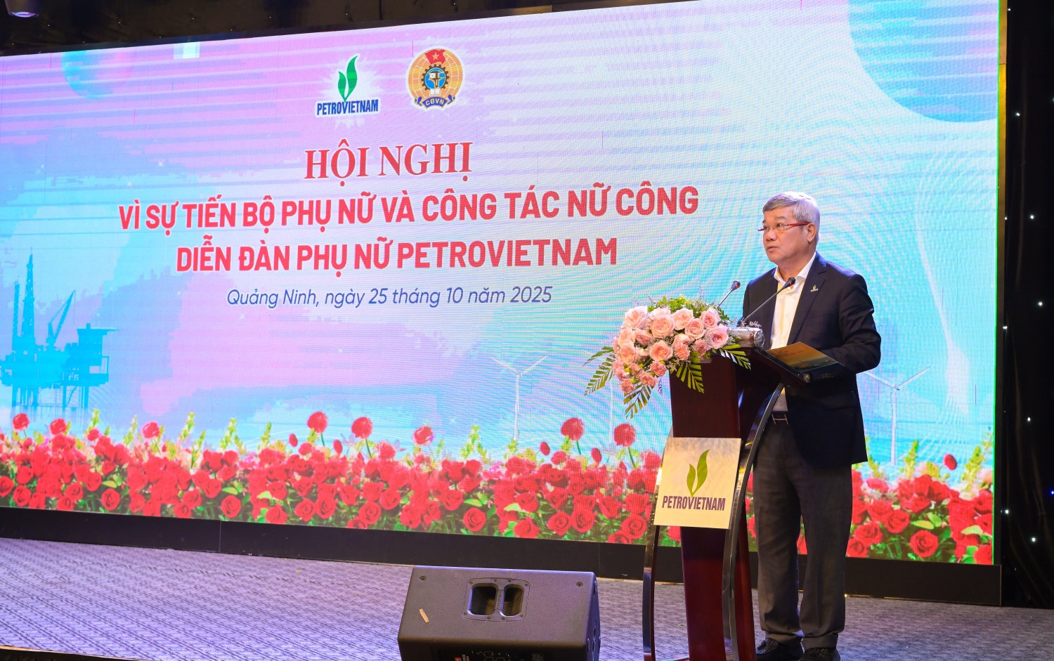 Phụ nữ Petrovietnam: Tự tin, bản lĩnh, tiên phong trong kỷ nguyên mới Phụ nữ Petrovietnam: Tự tin, bản lĩnh, tiên phong trong kỷ nguyên mới