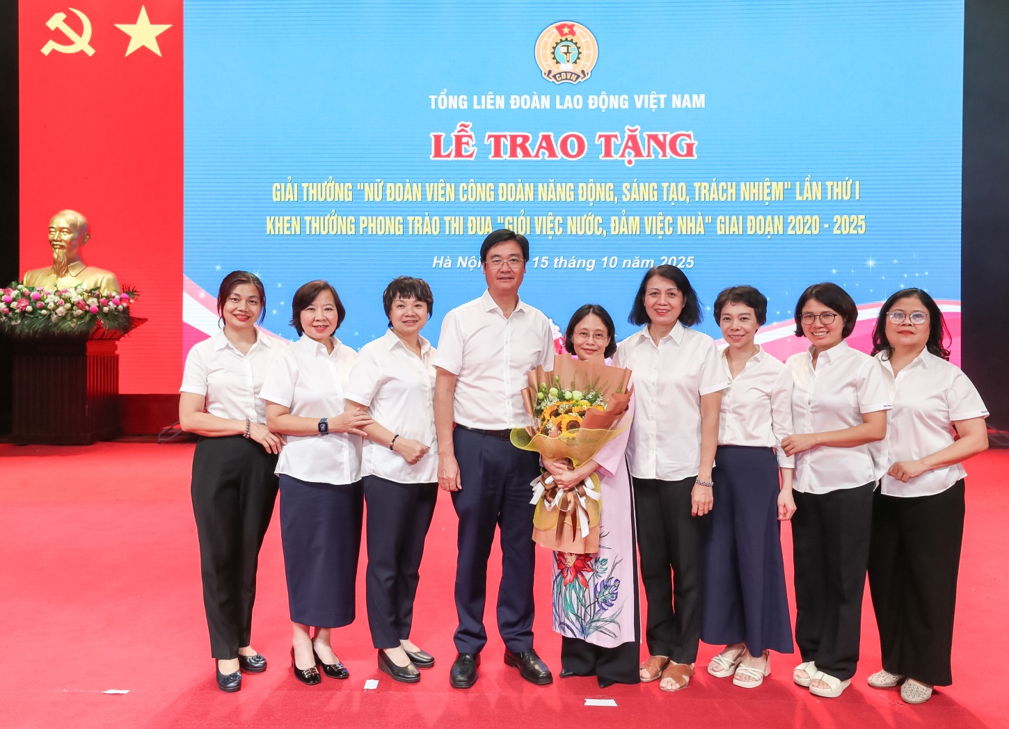 Phụ nữ Petrovietnam: Tự tin, bản lĩnh, tiên phong trong kỷ nguyên mới Phụ nữ Petrovietnam: Tự tin, bản lĩnh, tiên phong trong kỷ nguyên mới