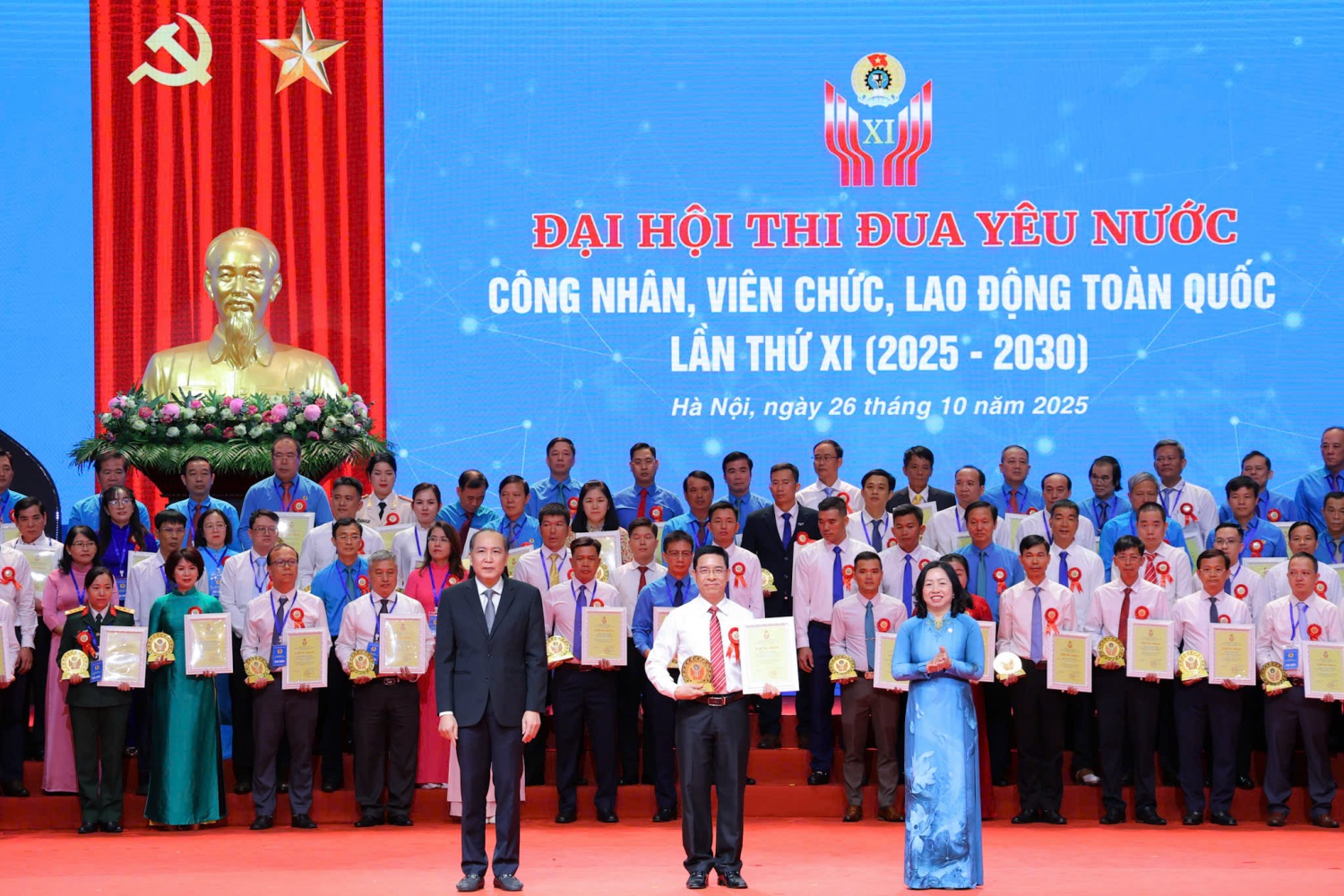 Công đoàn Petrovietnam vinh dự được tuyên dương tại Đại hội Thi đua yêu nước lần thứ XI Công đoàn Petrovietnam vinh dự được tuyên dương tại Đại hội Thi đua yêu nước lần thứ XI