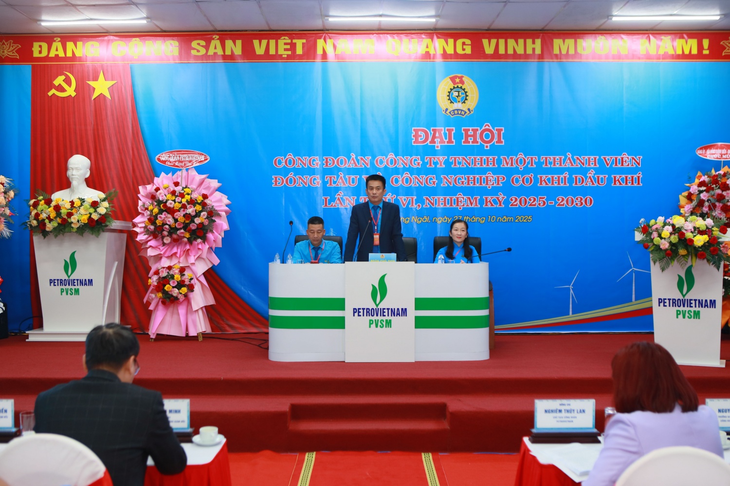 Đoàn Chủ tịch điều hành Đại hội.