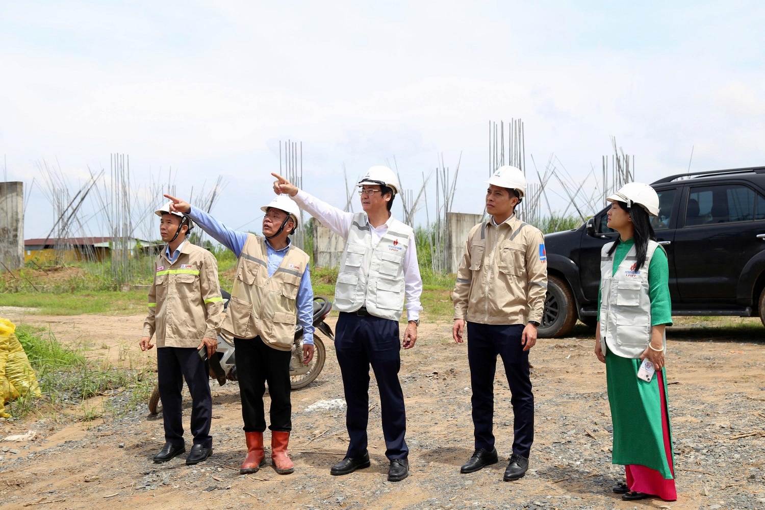 Đ/c Nguyễn Mạnh Kha - PCTTT Công đoàn Tập đoàn kiểm tra tiến độ thi công tại công trường Dự án NMNĐ Long Phú 1 Đ/c Nguyễn Mạnh Kha - PCTTT Công đoàn Tập đoàn kiểm tra tiến độ thi công tại công trường Dự án NMNĐ Long Phú 1