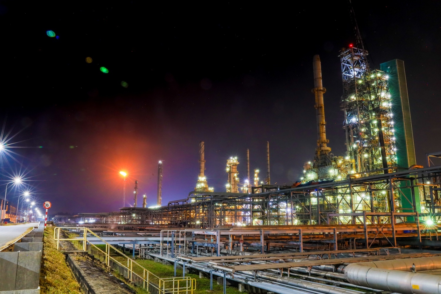 Nhà máy lọc dầu Dung Quất, nơi sản xuất thành công nhiên liệu đặc chủng phục vụ quốc phòng Nhà máy lọc dầu Dung Quất, nơi sản xuất thành công nhiên liệu đặc chủng phục vụ quốc phòng