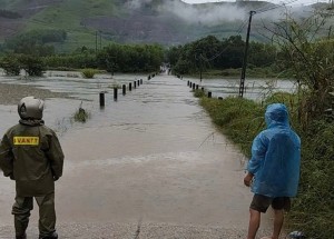 Mưa lớn tại miền Trung: Nhiều nơi ngập sâu, sạt lở