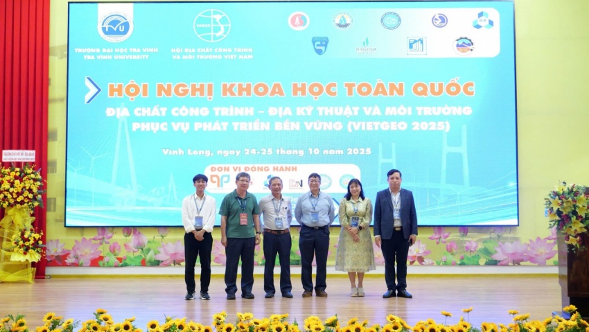 Trường Đại học Dầu khí Việt Nam ghi dấu ấn sâu sắc tại Hội nghị Khoa học Toàn quốc VIETGEO 2025 PVU ghi dấu ấn sâu sắc tại Hội nghị Khoa học toàn quốc VIETGEO 2025