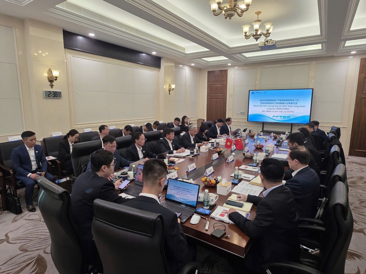 Đoàn công tác Tập đoàn Công nghiệp Than - Khoáng sản Việt Nam thăm và làm việc với Tập đoàn Khoa học và Kỹ thuật Than Trung Quốc TKV