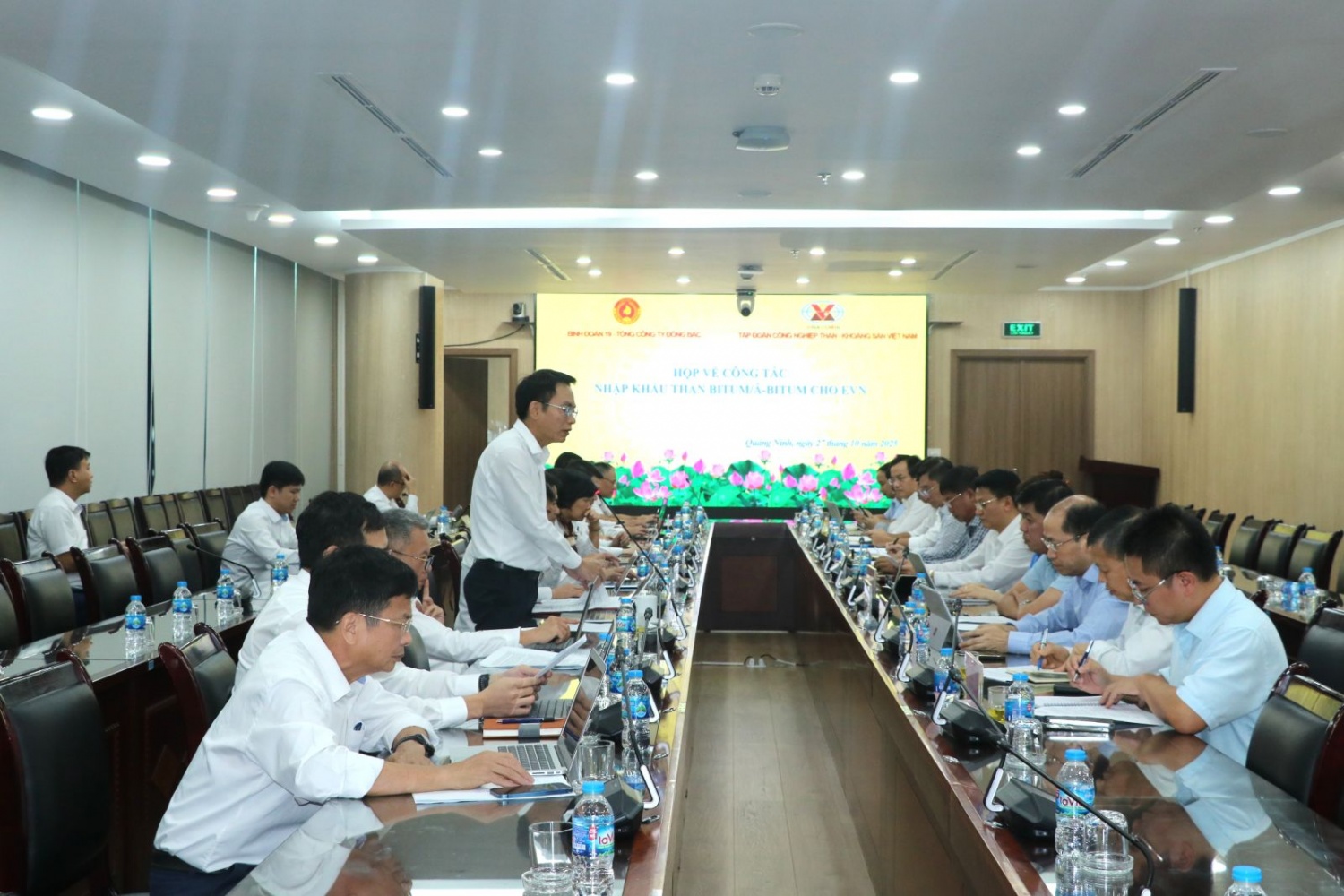 TKV và Binh đoàn 19 hợp tác nhập khẩu than cho EVN TKV nhập khẩu than cùng Than Đông Bắc