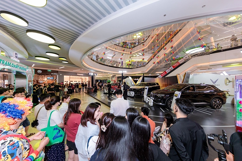 Bộ ba VinFast VF 7, VF 8, VF 9 hút khách tại ngày hội trải nghiệm xe điện Bộ ba VinFast VF 7, VF 8, VF 9 hút khách tại ngày hội trải nghiệm xe điện