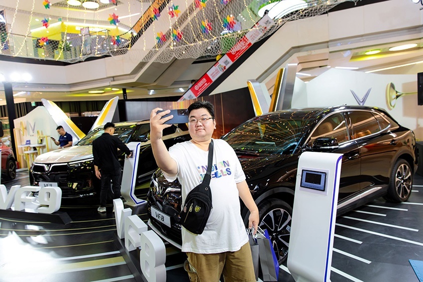 Bộ ba VinFast VF 7, VF 8, VF 9 hút khách tại ngày hội trải nghiệm xe điện Bộ ba VinFast VF 7, VF 8, VF 9 hút khách tại ngày hội trải nghiệm xe điện