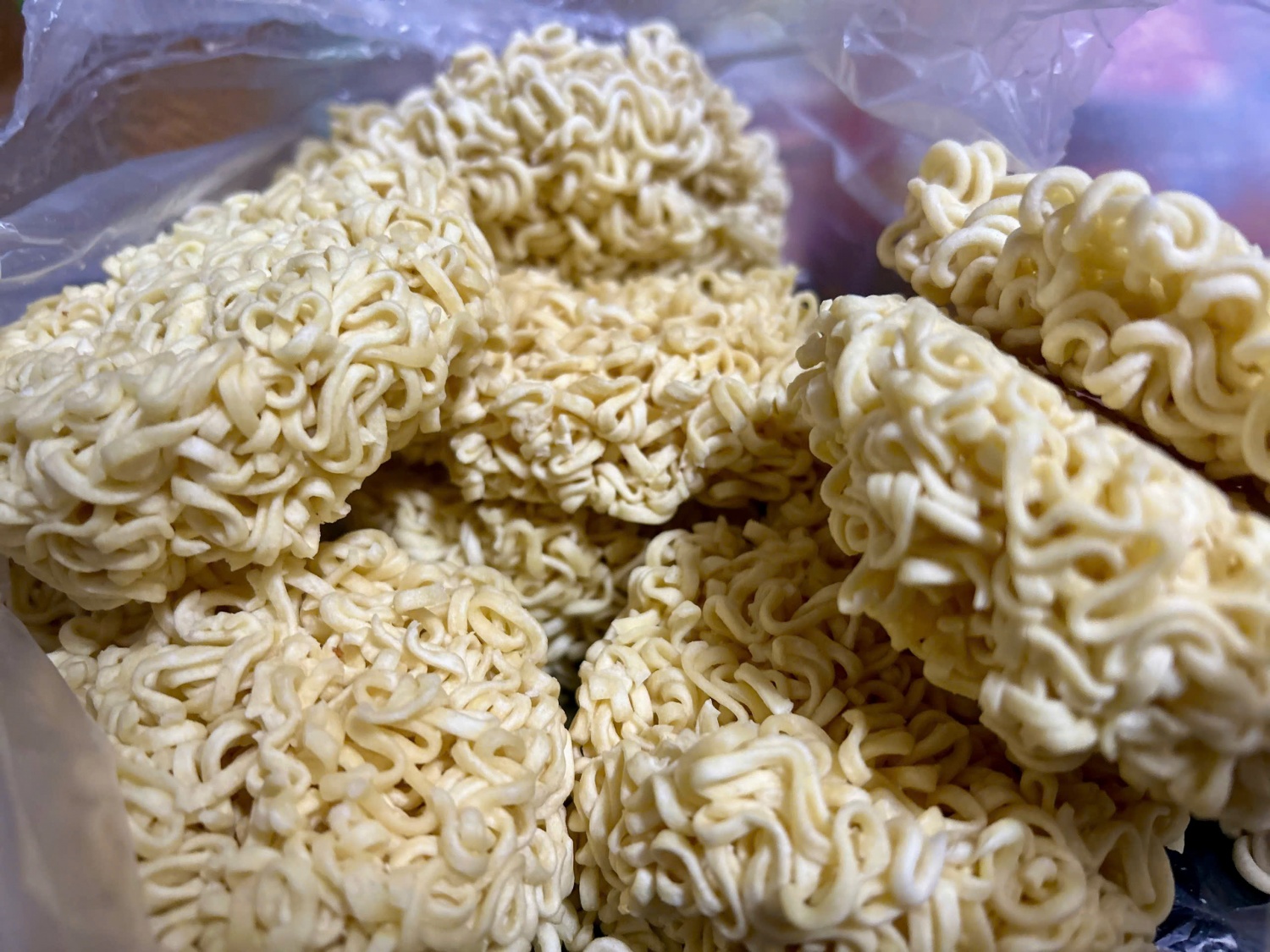 Việt Nam trở thành "vương quốc mì ăn liền" và nỗi lo dinh dưỡng trẻ em