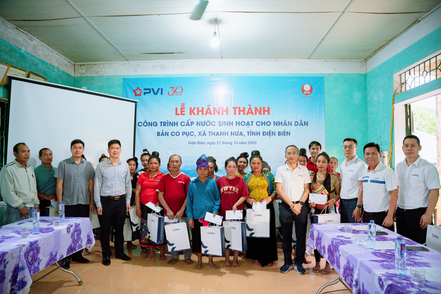 Đoàn công cùng người dân và Chính quyền địa phương Đoàn công cùng người dân và Chính quyền địa phương