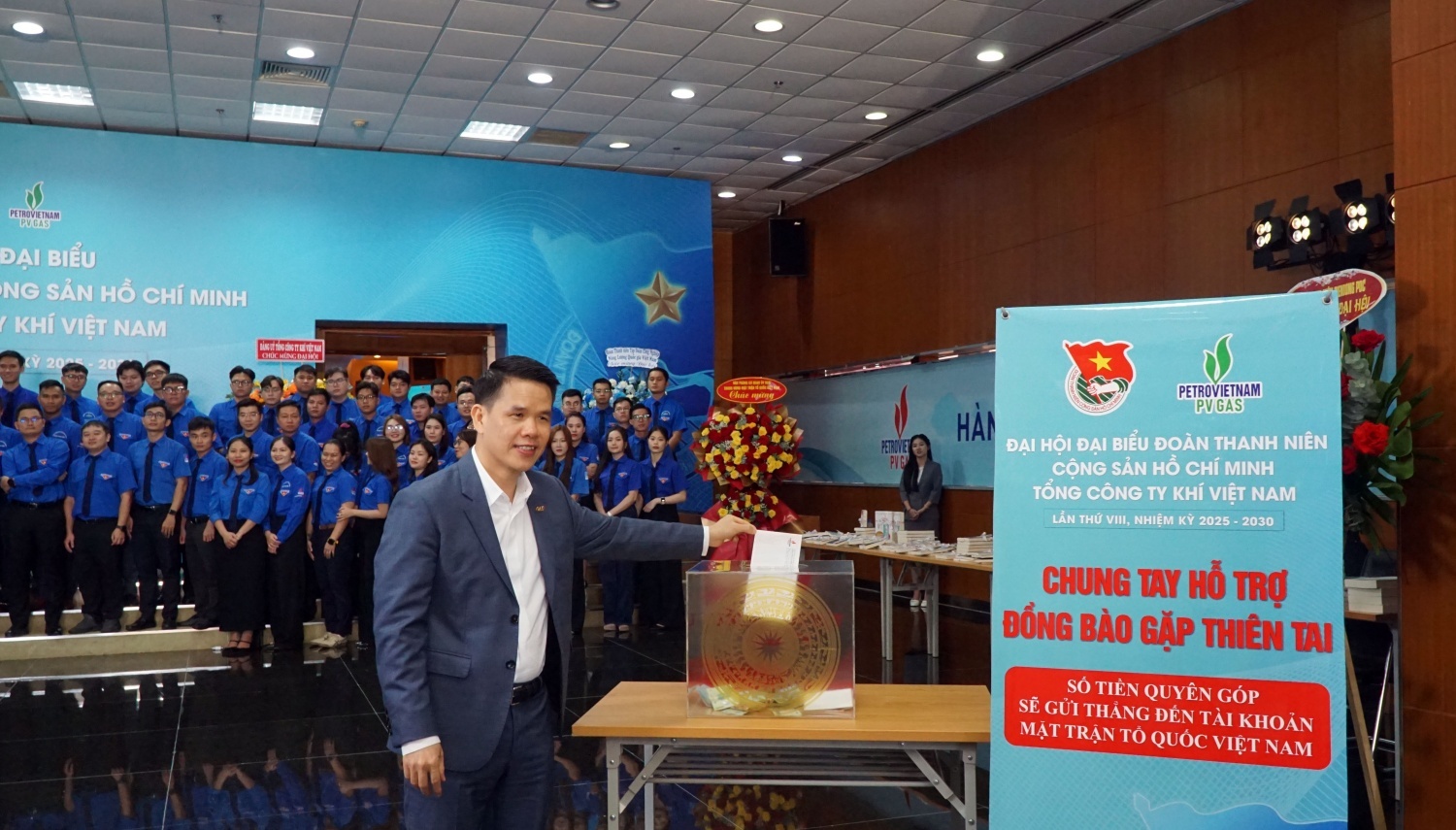 Petrovietnam lan tỏa “Nghĩa tình đong đầy” hướng về đồng bào vùng bão lũ Petrovietnam lan tỏa “Nghĩa tình đong đầy” hướng về đồng bào vùng bão lũ