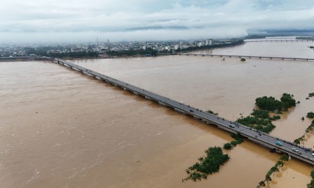 Quảng Ngãi: Mực nước lũ dâng nhanh, nhiều khu vực có nguy cơ ngập và sạt lở