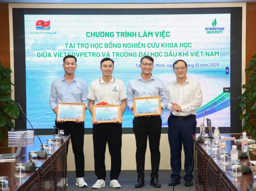 Vietsovpetro và PVU tiếp tục tăng cường hợp tác trong công tác đào tạo và nghiên cứu khoa học: “Gắn kết tri thức, ươm mầm thế hệ kỹ sư trẻ” Vietsovpetro và PVU tăng cường hợp tác trong công tác đào tạo và nghiên cứu khoa học